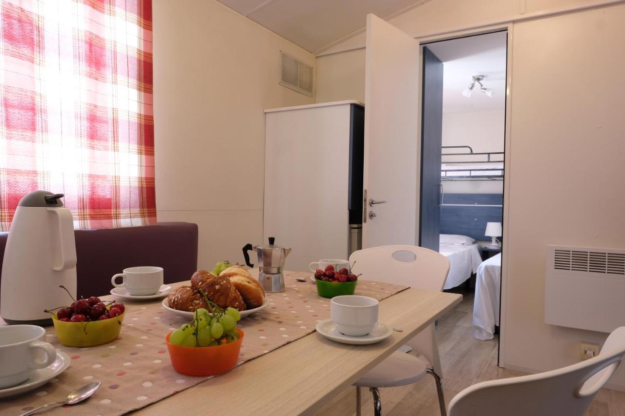 Happy Camp Mobile Homes In Camping Golden Sunset Alissos Bagian luar foto
